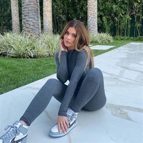 Kylie Jenner nike jordan 1